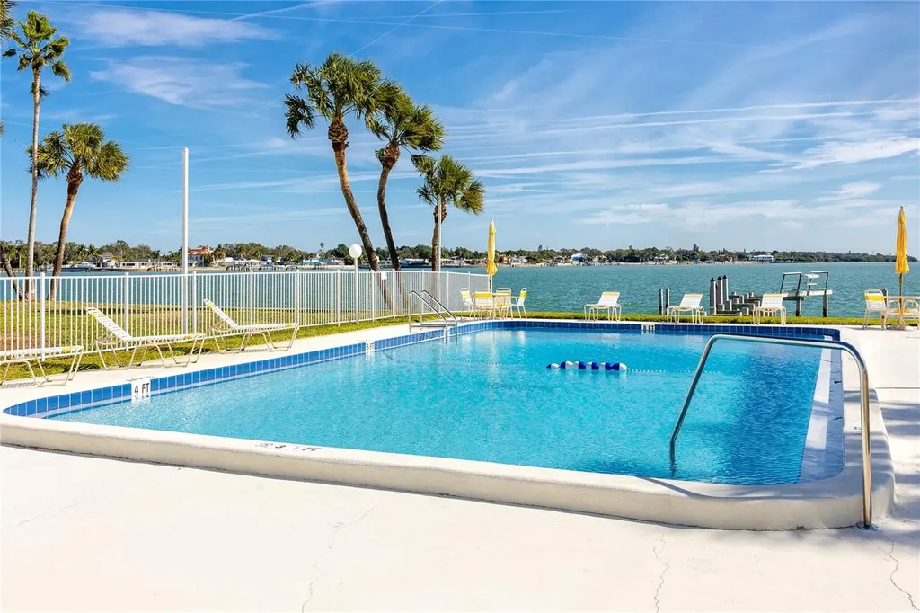 7310 Sunshine Skyway Lane S St Petersburg FL 33711
