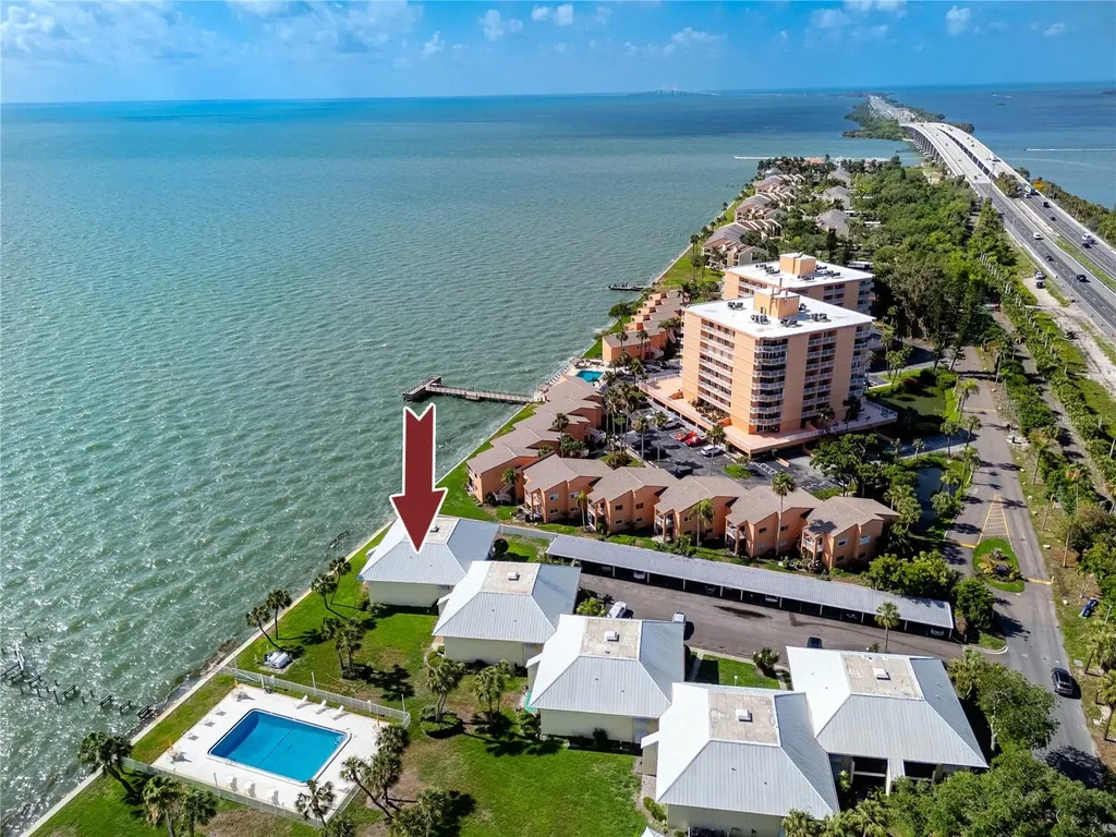 7310 Sunshine Skyway Lane S St Petersburg FL 33711