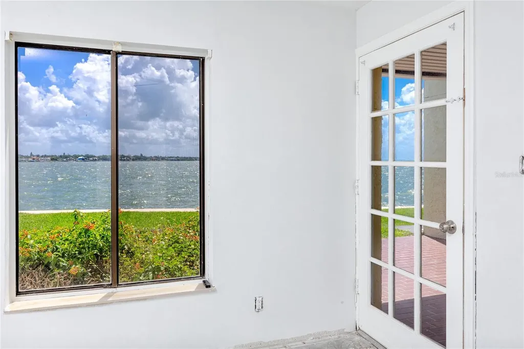 7310 Sunshine Skyway Lane S St Petersburg FL 33711