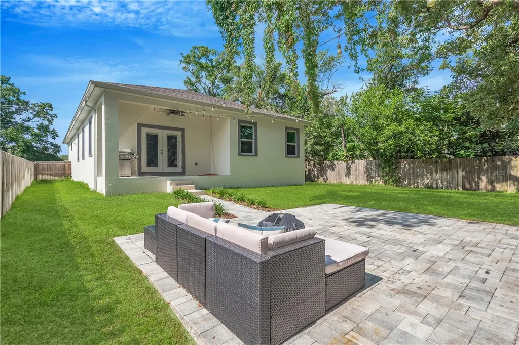 2524 Lake Ellen Lane Tampa FL 33618