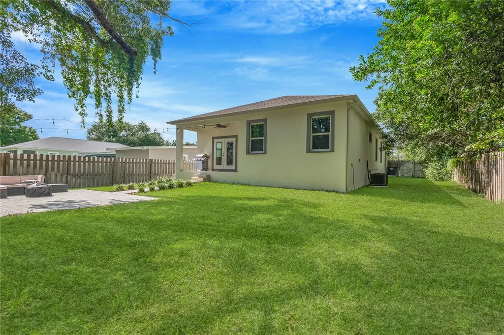 2524 Lake Ellen Lane Tampa FL 33618