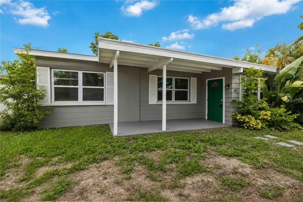 7012 40th Avenue N St Petersburg FL 33709