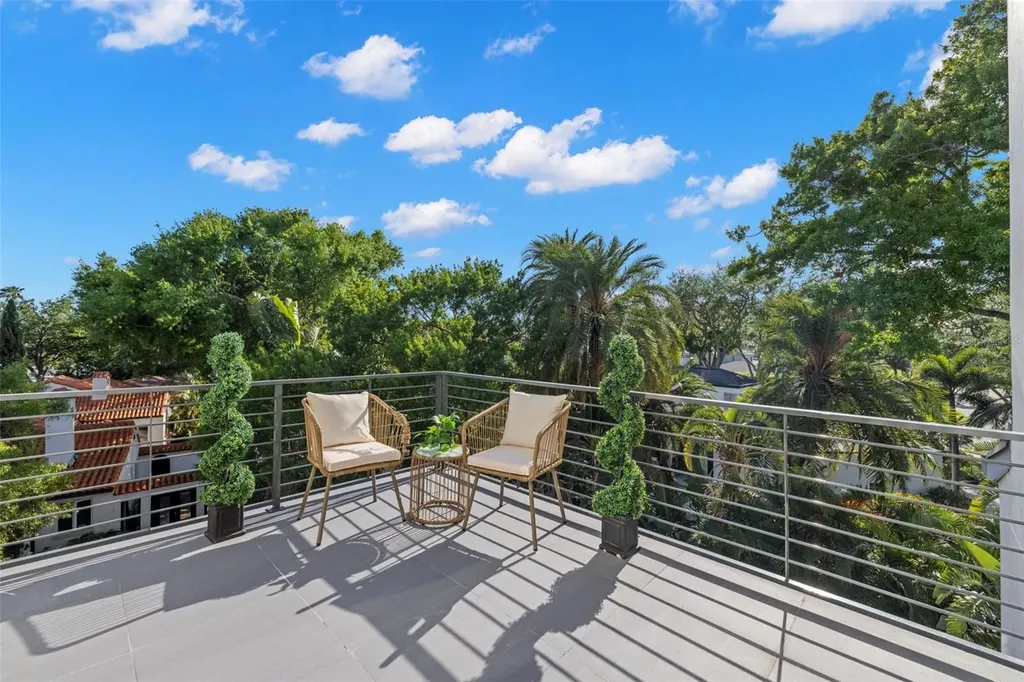 98 W Davis Boulevard Tampa FL 33606