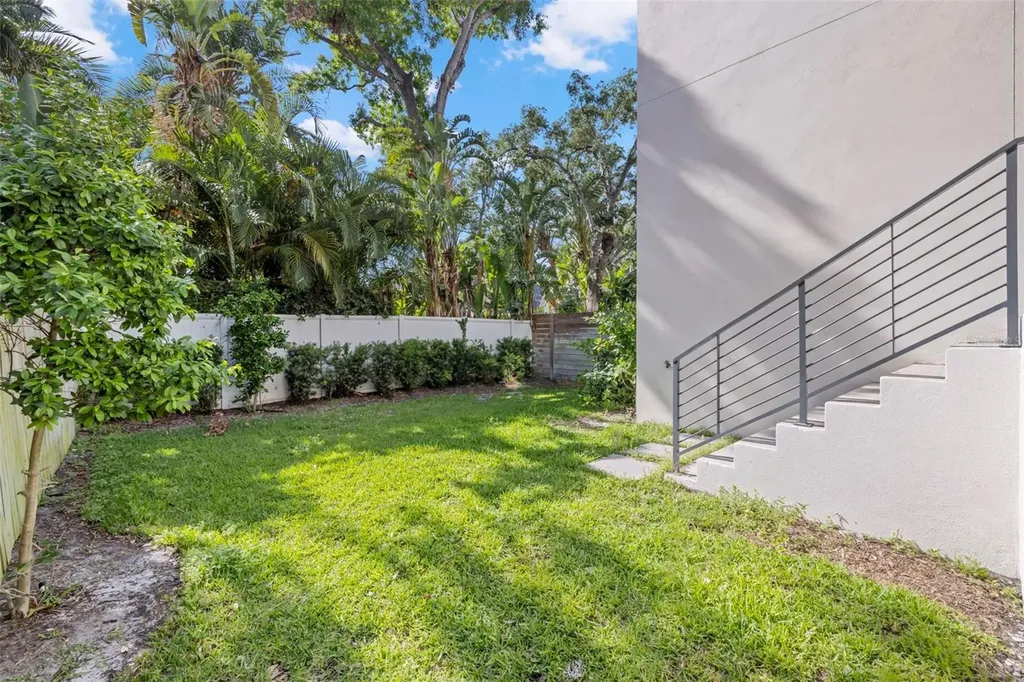 98 W Davis Boulevard Tampa FL 33606