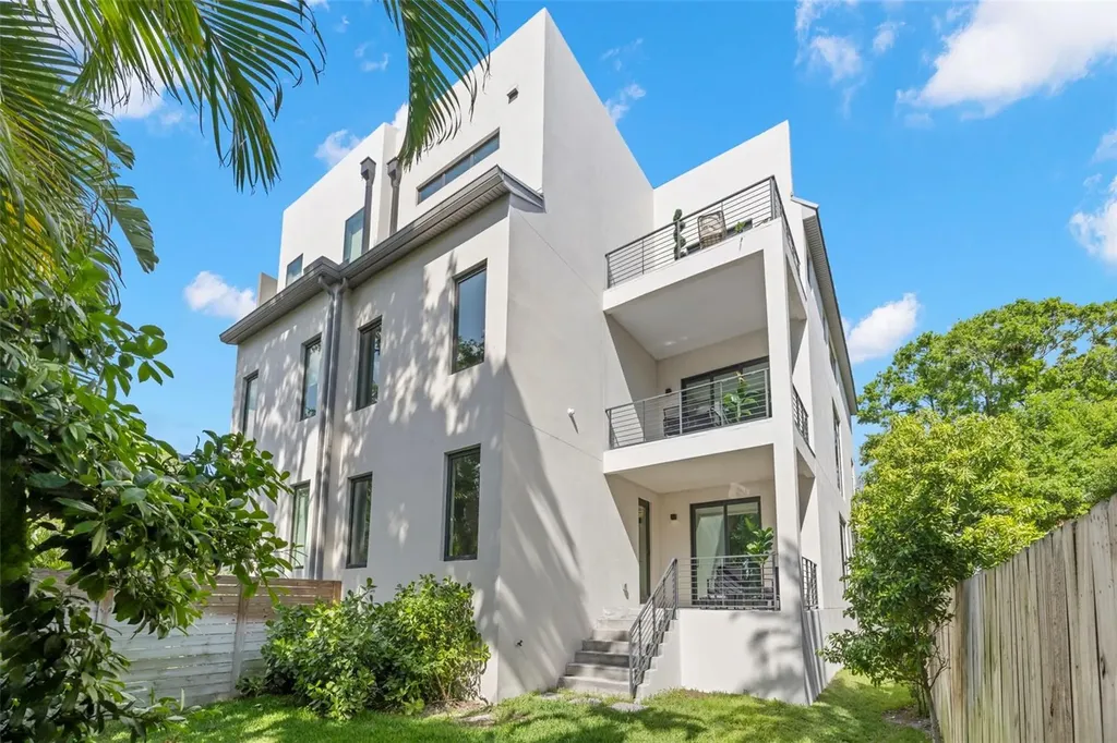 98 W Davis Boulevard Tampa FL 33606