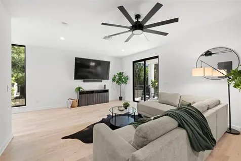 98 W Davis Boulevard Tampa FL 33606