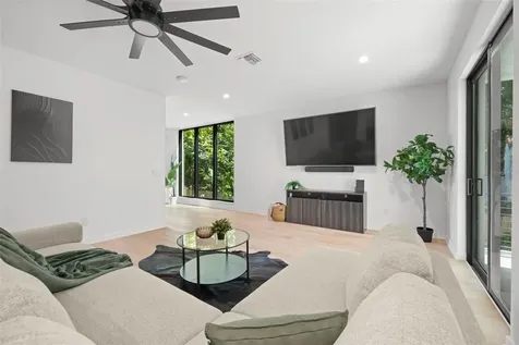 98 W Davis Boulevard Tampa FL 33606