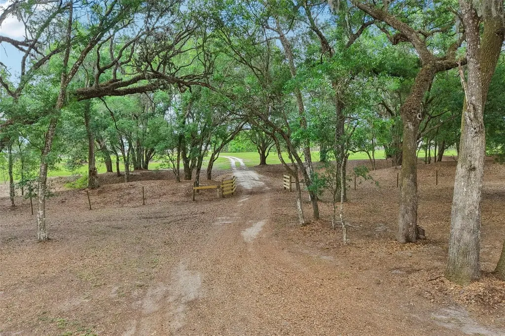 2685 Cr 564 Bushnell FL 33513