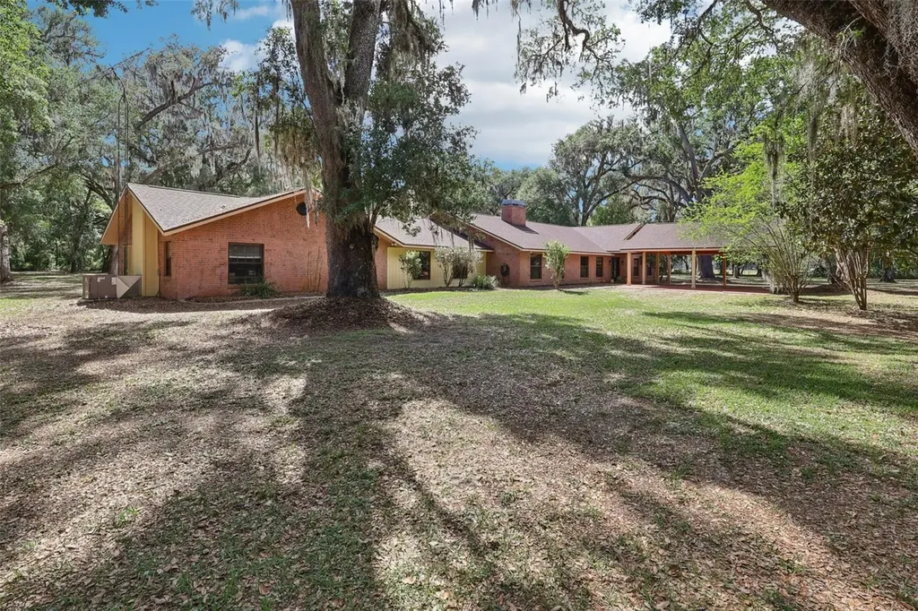 2685 Cr 564 Bushnell FL 33513