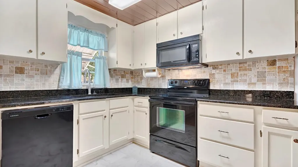 5824 Delta Street Orlando FL 32807