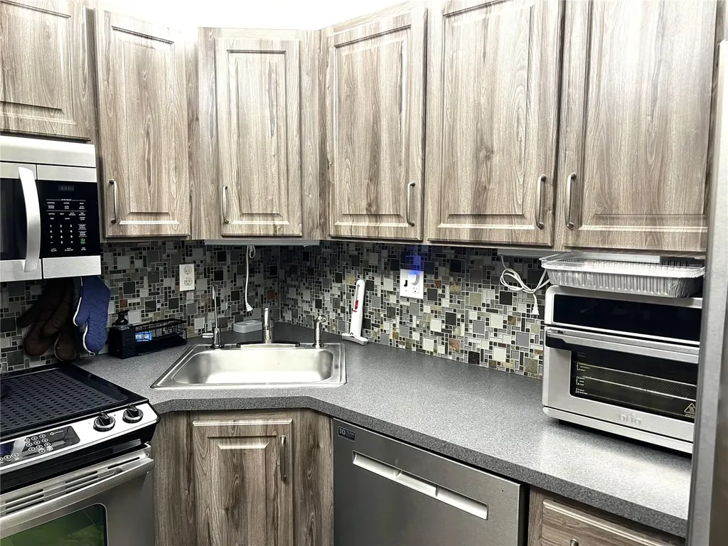 1433 Pine Glen Place Tarpon Springs FL 34688