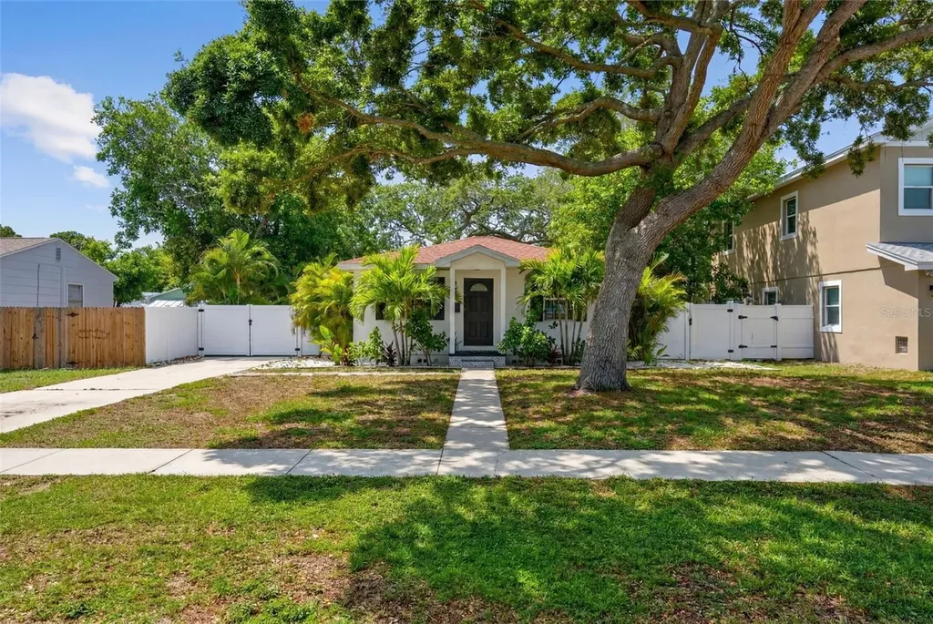 824 59th Ave NE St Petersburg FL 33703