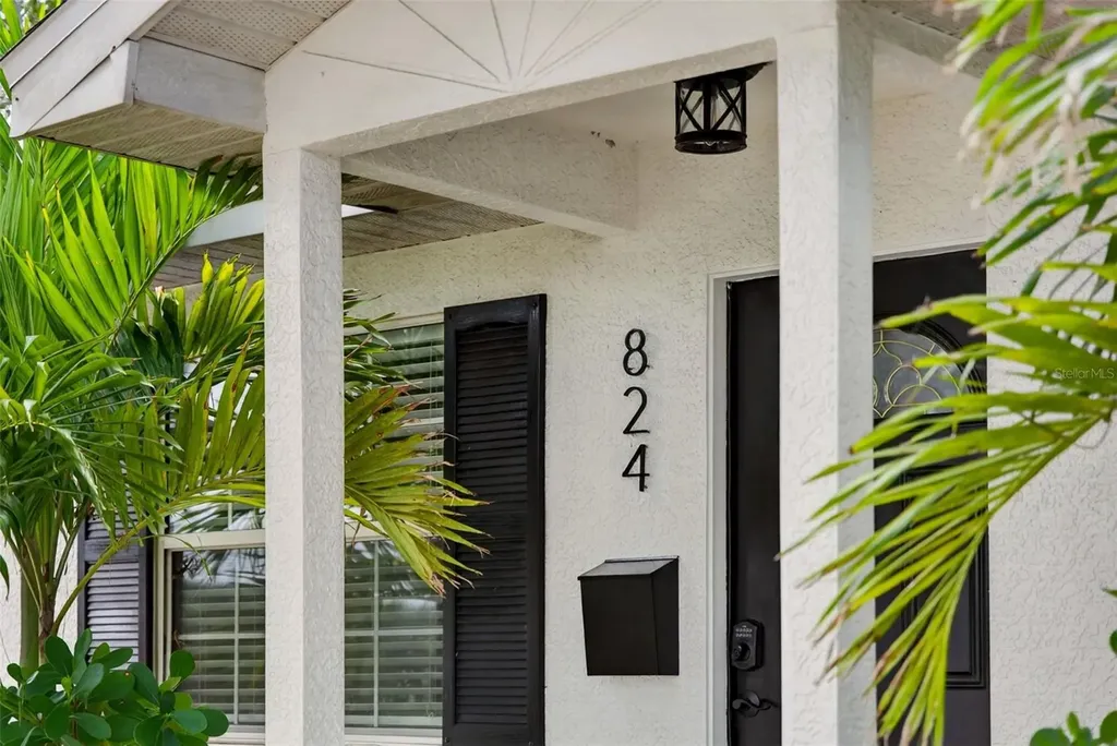 824 59th Ave NE St Petersburg FL 33703