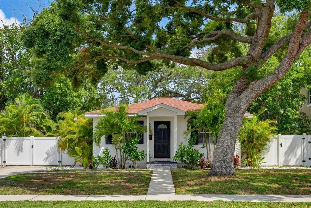 824 59th Ave NE St Petersburg FL 33703