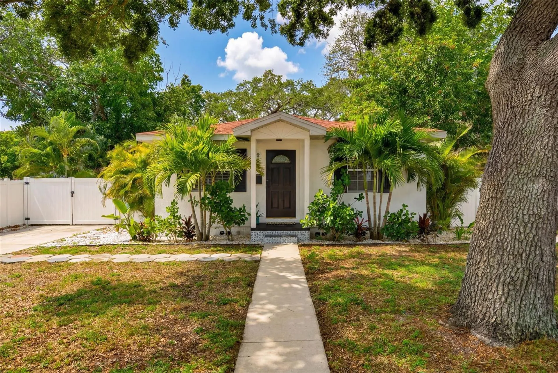 824 59th Ave NE St Petersburg FL 33703