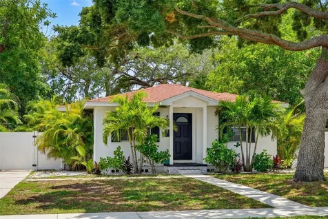 824 59th Ave NE St Petersburg FL 33703