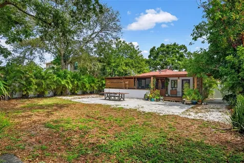 824 59th Ave NE St Petersburg FL 33703