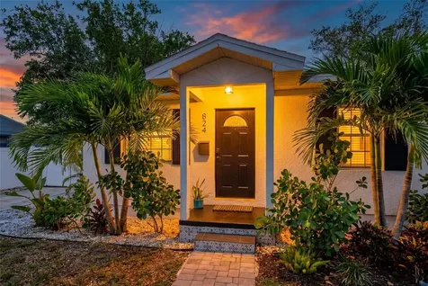 824 59th Ave NE St Petersburg FL 33703