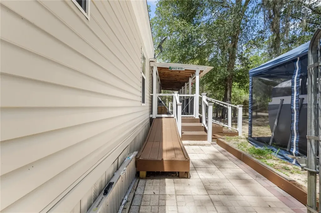 106 Arrowhead Point Road Hawthorne FL 32640