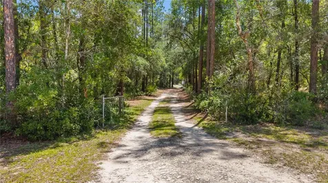 106 Arrowhead Point Road Hawthorne FL 32640