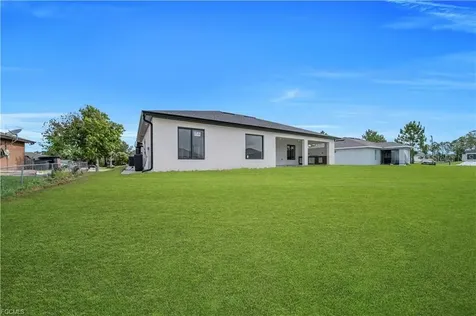 2507 39th Street SW Lehigh Acres FL 33976