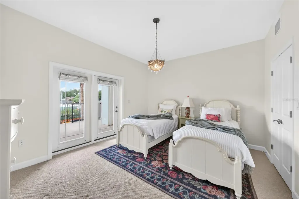 2305 Edgewater Drive Orlando FL 32804