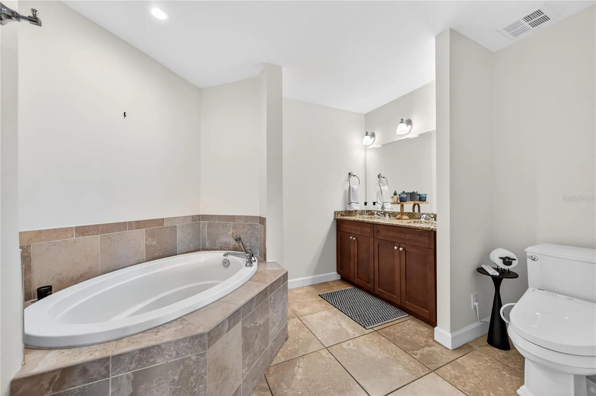 2305 Edgewater Drive Orlando FL 32804