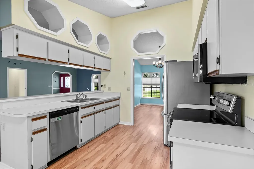 9109 Queen Elizabeth Court Orlando FL 32818