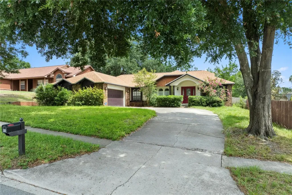 9109 Queen Elizabeth Court Orlando FL 32818