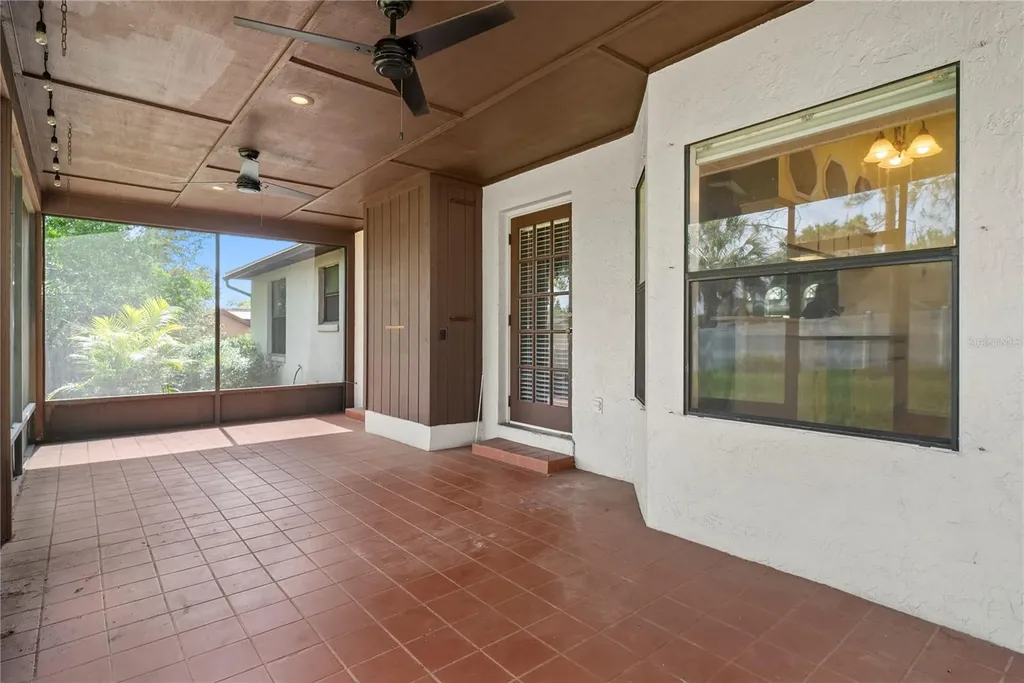 9109 Queen Elizabeth Court Orlando FL 32818