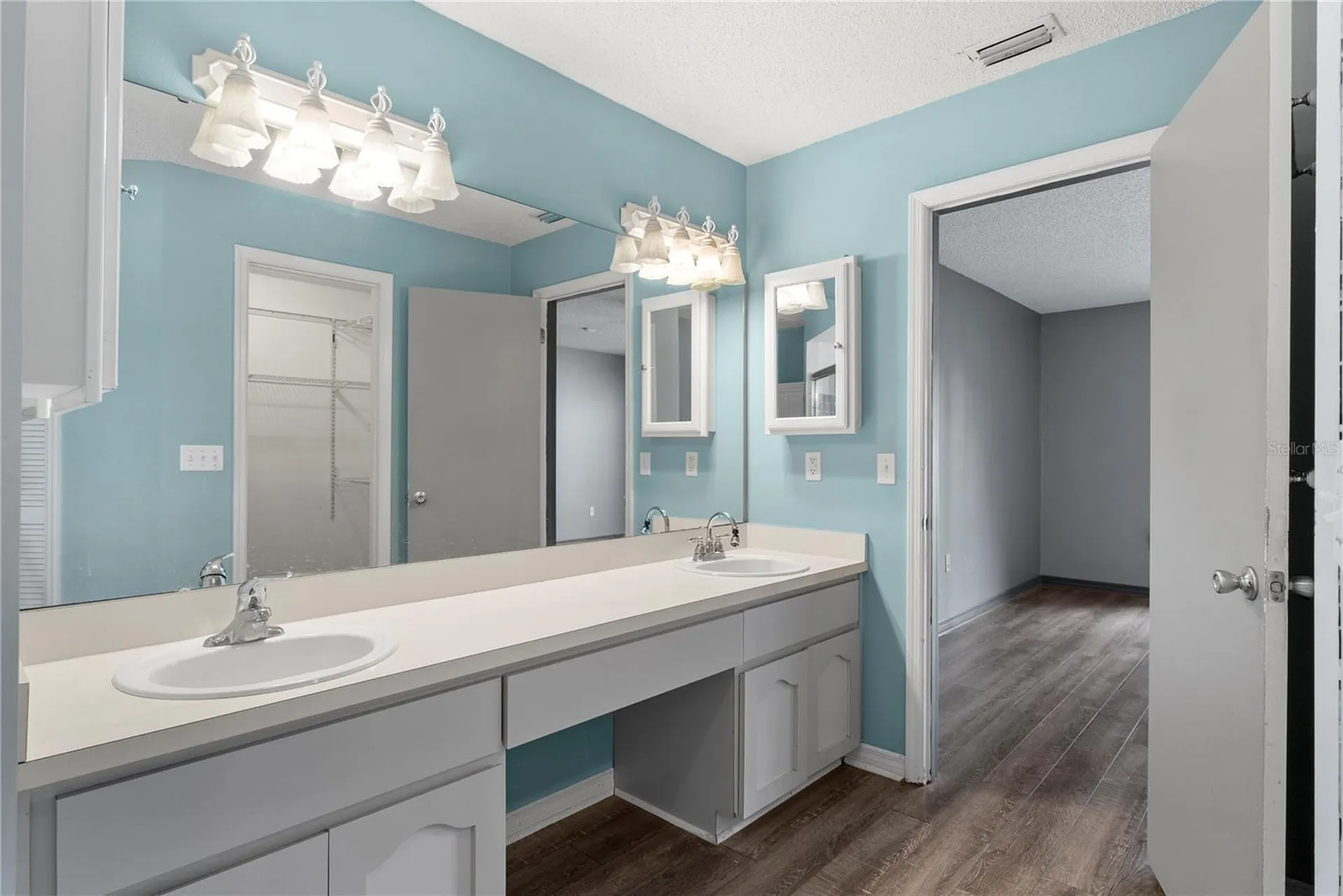 9109 Queen Elizabeth Court Orlando FL 32818