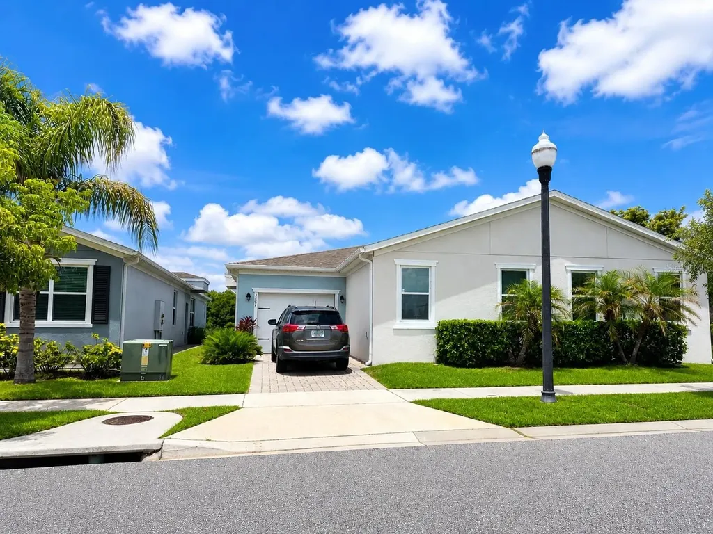 1884 Overcup Avenue St Cloud FL 34771