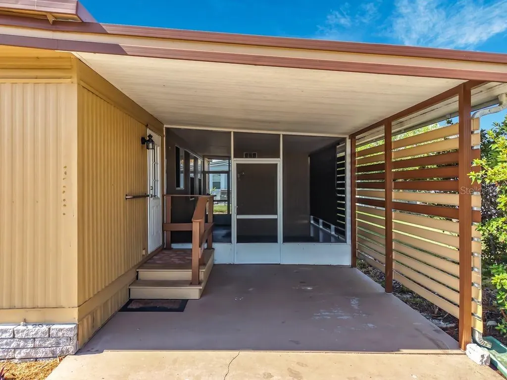 1203 Apache Circle Tavares FL 32778