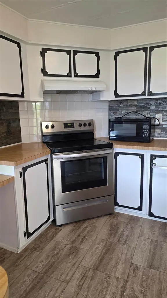 1203 Apache Circle Tavares FL 32778
