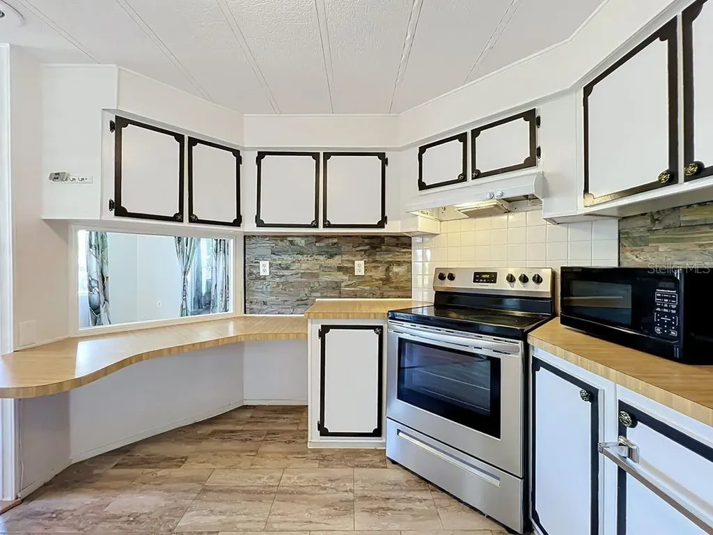 1203 Apache Circle Tavares FL 32778