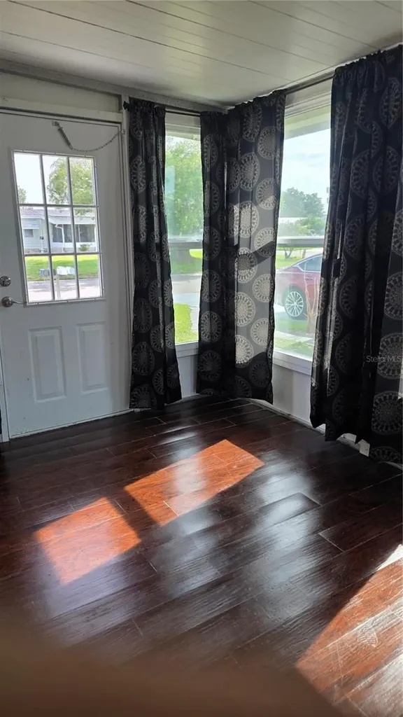1203 Apache Circle Tavares FL 32778