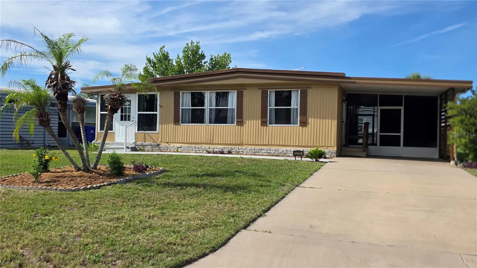 1203 Apache Circle Tavares FL 32778