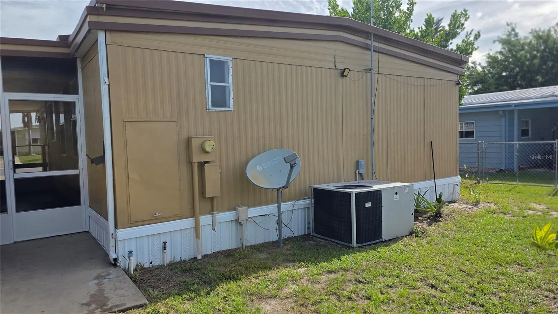 1203 Apache Circle Tavares FL 32778