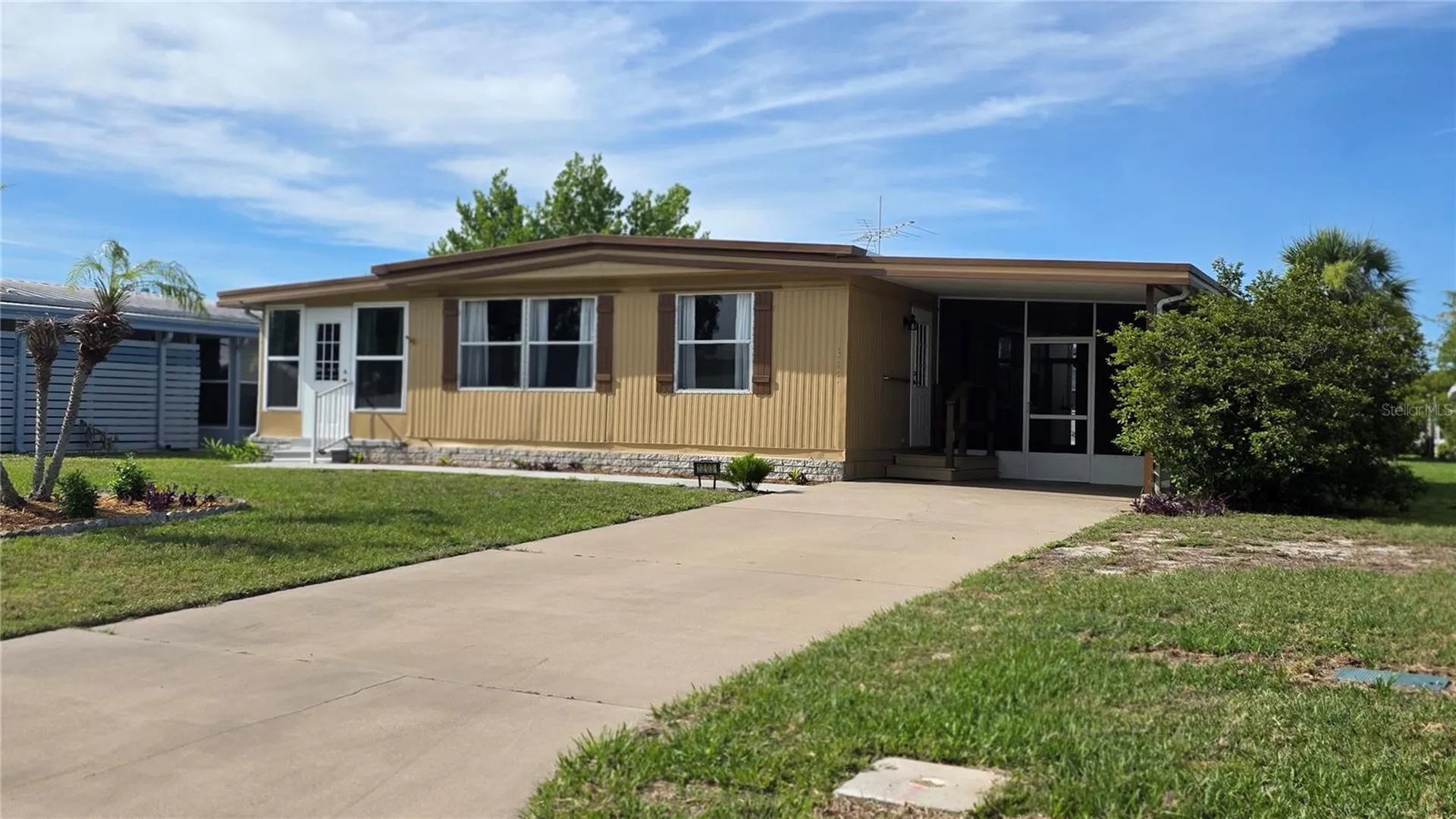 1203 Apache Circle Tavares FL 32778