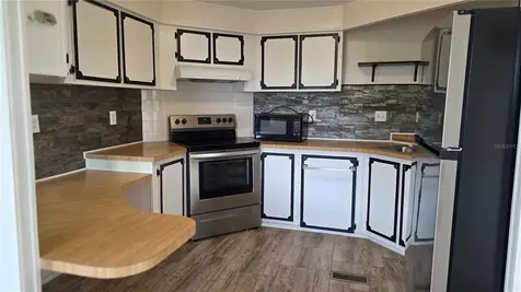 1203 Apache Circle Tavares FL 32778