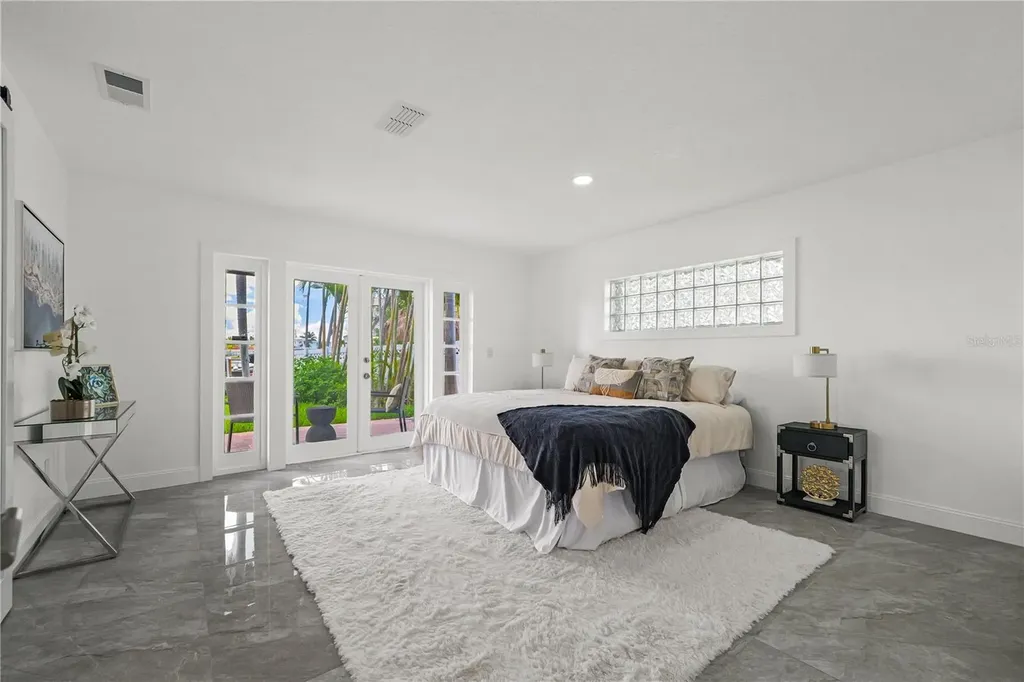 7905 9th Avenue S St Petersburg FL 33707