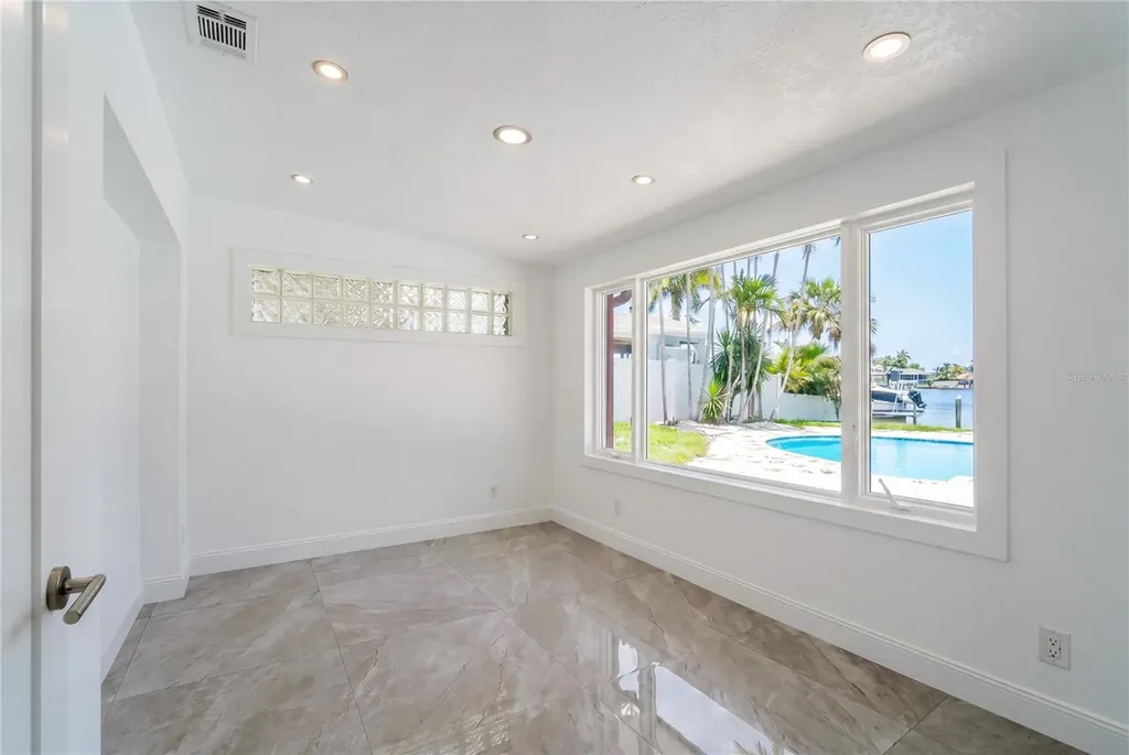 7905 9th Avenue S St Petersburg FL 33707