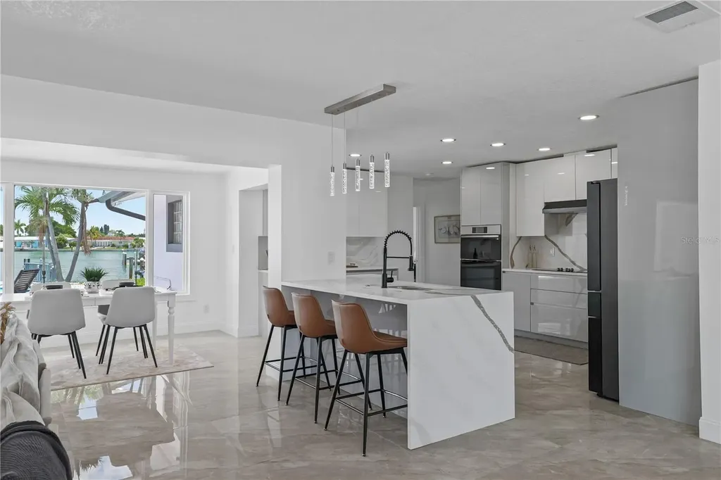7905 9th Avenue S St Petersburg FL 33707