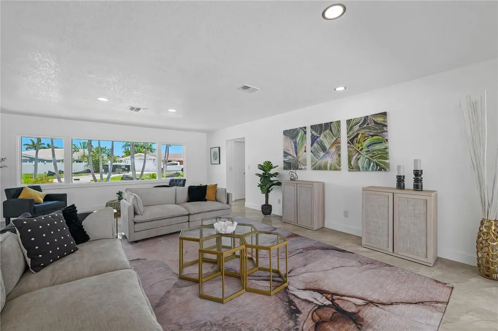 7905 9th Avenue S St Petersburg FL 33707