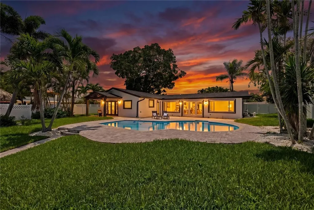 7905 9th Avenue S St Petersburg FL 33707