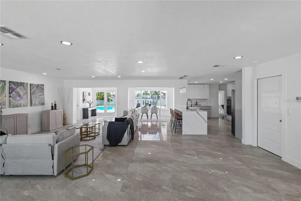 7905 9th Avenue S St Petersburg FL 33707
