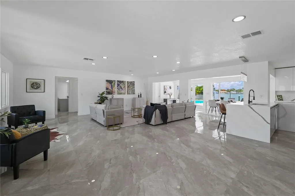 7905 9th Avenue S St Petersburg FL 33707