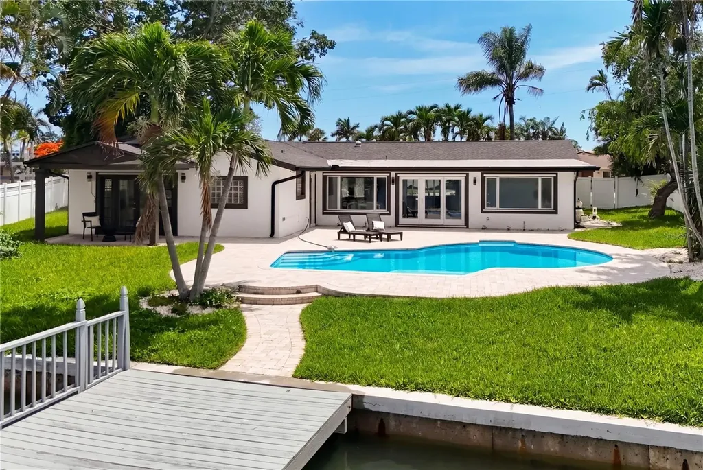 7905 9th Avenue S St Petersburg FL 33707