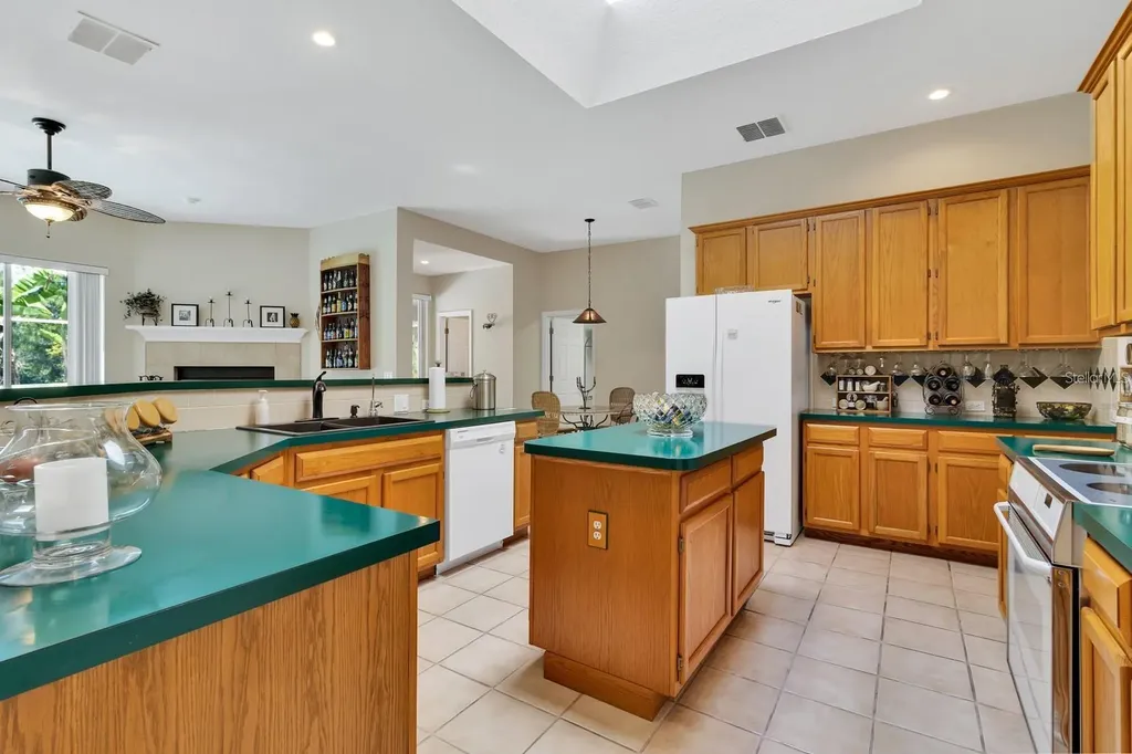 13903 Bluewater Circle Orlando FL 32828