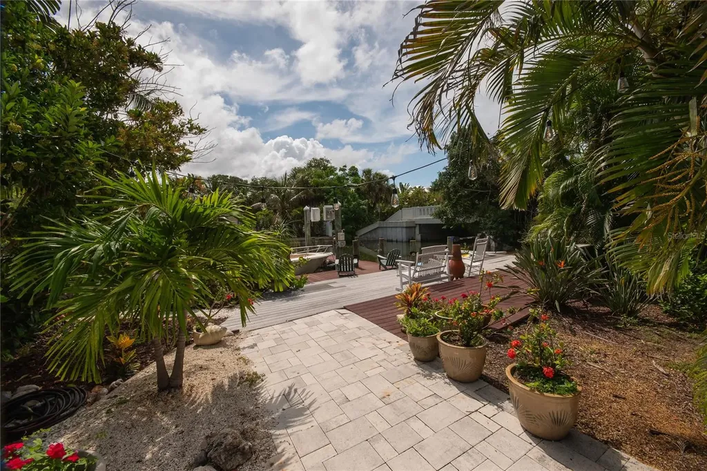 4925 Primrose Path Sarasota FL 34242